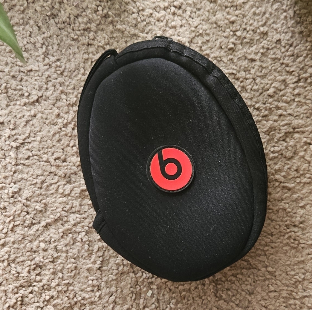 Beats by Dr. Dre Power Beats Official Headphone Soft Pad Zippered Branded Case